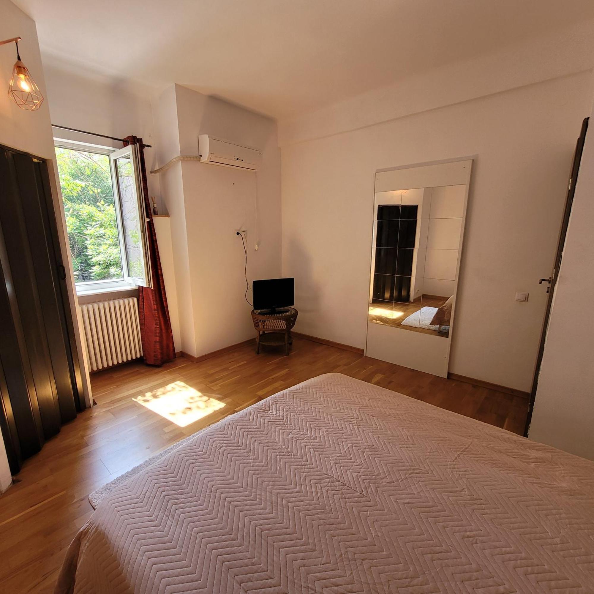 Anastasia Balcescu Apart 4 Self Check In Code From 2Pm Kitchen And Bedroom Bukarest Eksteriør billede